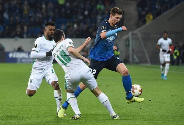 07.12.2017, xhbx, Fussball Europa League, TSG 1899 Hoffenheim - Rasgrad, emspor, v.l. Cicinho (Ludogorets Rasgrad), Svetoslav Dyakov (Ludogorets Rasgrad), Alexander Rossipal (TSG 1899 Hoffenheim) Sinsheim