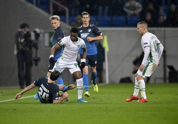 Zweikampf, Aktion Virgil Misidjan Vura PFC Ludogorets Razgrad gegen Justin Hoogma TSG 1899 Hoffenheim TSG 1899 Hoffenheim vs PFC Ludogorets Razgrad Europa League 07.12.2017 TSG 1899 Hoffenheim vs PFC Ludogorets Razgrad