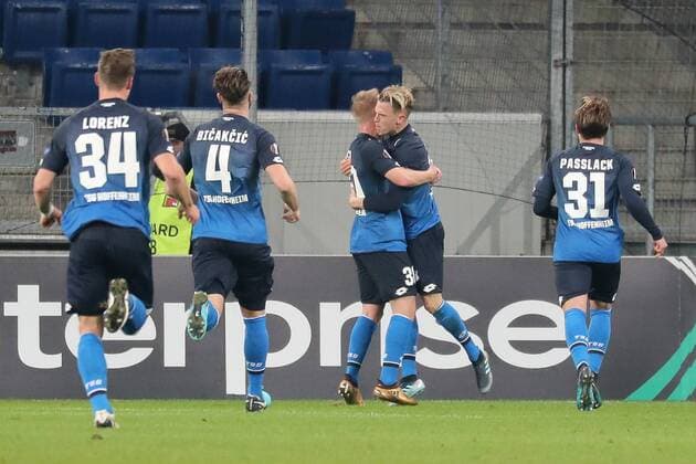 v.li.: Simon Lorenz (Hoffenheim, 34), Ermin Bicakcic (Hoffenheim, 4), Torschütze Philipp Ochs (Hoffenheim, 30), Robin Hack (Hoffenheim, 37), Felix Passlack (Hoffenheim, 31), jubeln über das Tor zum 1:0, Jubel, Torjubel, Torerfolg, celebrate the goal, goal, celebration, Jubel ueber das Tor, optimistisch, Action, Aktion, Fussball, UEFA Europa League, TSG 1899 Hoffenheim - PFK Ludogorez Rasgrad 1945,