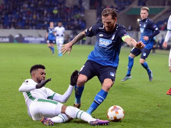 07.12.2017, xhbx, Fussball Europa League, TSG 1899 Hoffenheim - Rasgrad, emspor, v.l. Cicinho (Ludogorets Rasgrad), Eugen Polanski (TSG 1899 Hoffenheim) Sinsheim
