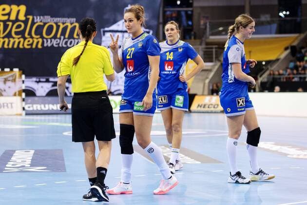 Handball, WM Damen, Schweden - Argentinien 171207 Sveriges Sabina Jacobsen reagerar mot domaren efter att hon fatt rött kort i matchen mellan Sverige och Argentina under handbolls-VM den 7 december 2017 i Bietigheim Bissingen. Copyright: CARLxSANDIN BB171207CS048