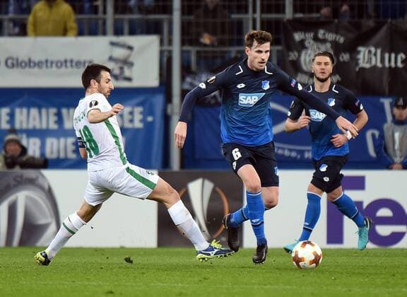 07.12.2017, xhbx, Fussball Europa League, TSG 1899 Hoffenheim - Rasgrad, emspor, v.l. Svetoslav Dyakov (Ludogorets Rasgrad), Havard Nordtveit (TSG 1899 Hoffenheim) Sinsheim