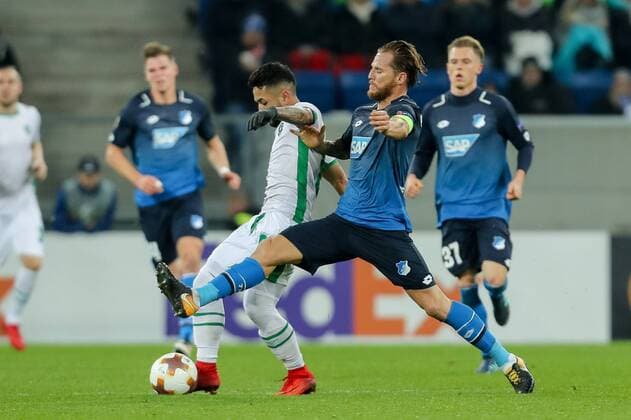 Sinsheim, Deutschland 07.12.2017, UEFA Europa League - 2017 18 Season, Gruppenphase - Gruppe C - 6. Spieltag, TSG 1899 Hoffenheim - PFC Ludogorets 1945 , Marcelinho (Ludogorets) und Eugen Polanski (TSG) im Zweikampf ( DeFodi507