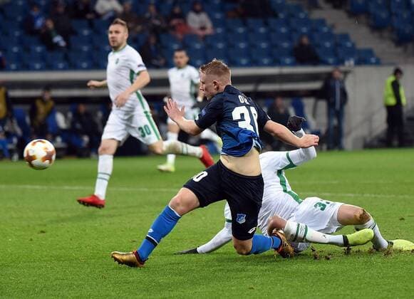 07.12.2017, xhbx, Fussball Europa League, TSG 1899 Hoffenheim - Rasgrad, emspor, v.l. Philipp Ochs (TSG 1899 Hoffenheim), Igor Plastun (Ludogorets Rasgrad) Sinsheim