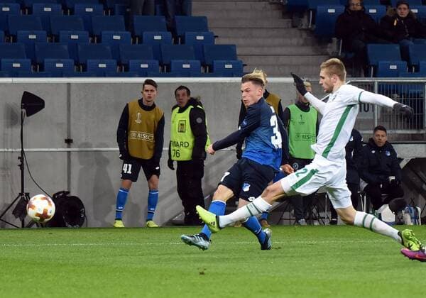 07.12.2017, xhbx, Fussball Europa League, TSG 1899 Hoffenheim - Rasgrad, emspor, v.l. Robin Hack (TSG 1899 Hoffenheim) , Igor Plastun (Ludogorets Rasgrad) Sinsheim