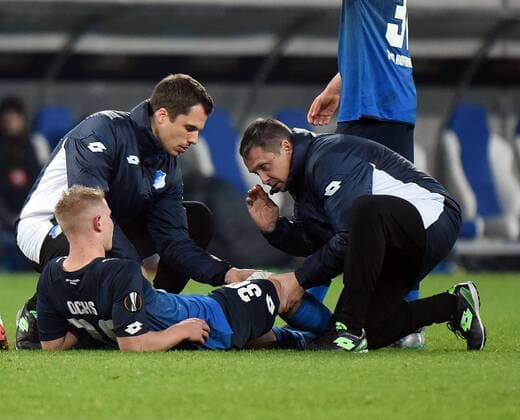 Bilder des Tages - SPORT 07.12.2017, xhbx, Fussball Europa League, TSG 1899 Hoffenheim - Rasgrad, emspor, v.l. Philipp Ochs (TSG 1899 Hoffenheim) verletzt, Verletzung, Sinsheim