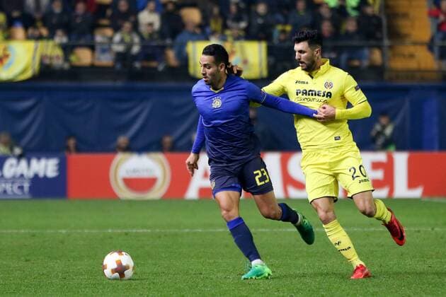 Eyal Golasa of Maccabi and Roberto Soriano of Villarreal during the UEFA Europa League match, round 6, played at Ceramica Stadium, Villarreal, Spain, between Villarreal CF and Maccabi Tel Aviv on Dec 7th 2017. Photo: Oscar J. Barroso AFP7  xOscarxJ.xBarrosox xAFP7x xVillarrealxvxMaccabi,xUEFAxEuropaxLeague,xSpain,xDecx7thx2017x