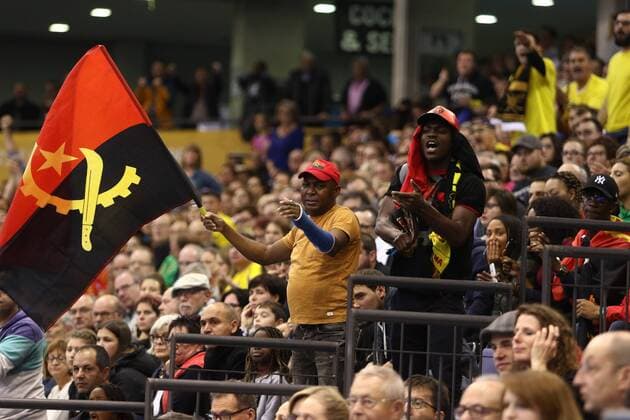 Angolanische Fans beim Spiel Rumaenien gegen Angola Rumaenien vs Angola --- Handball --- Frauen-Weltmeisterschaft --- 07.12.2017 Trier Copyright: xWeissx Eibner-Pressefotox EP_rws