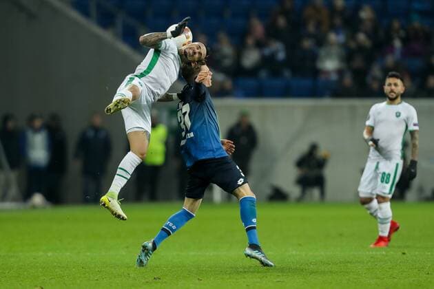 Sinsheim, Deutschland 07.12.2017, UEFA Europa League - 2017 18 Season, Gruppenphase - Gruppe C - 6. Spieltag, TSG 1899 Hoffenheim - PFC Ludogorets 1945 , Natanael (Ludogorets) und Felix Passlack (TSG) im Zweikampf ( DeFodi507