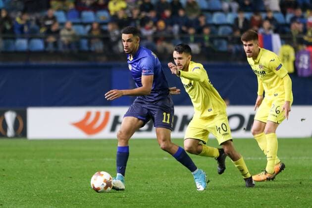 Blackman of Maccabi and Manu Morlanes of Villarreal during the UEFA Europa League match, round 6, played at Ceramica Stadium, Villarreal, Spain, between Villarreal CF and Maccabi Tel Aviv on Dec 7th 2017. Photo: Oscar J. Barroso AFP7  xOscarxJ.xBarrosox xAFP7x xVillarrealxvxMaccabi,xUEFAxEuropaxLeague,xSpain,xDecx7thx2017x