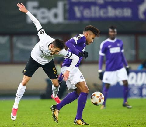 07.12.2017, Ernst Happel Stadion, Wien, AUT, UEFA EL, FK Austria Wien vs AEK Athen, Gruppe D, im Bild Helder Lopes (AEK Athens) und Michael Blauensteiner (FK Austria Wien) during a UEFA Europa League group D match between FK Austria Vienna and AEK Athens at the Ernst Happel Stadion, Vienna, Austria on 2017 12 07. Wien