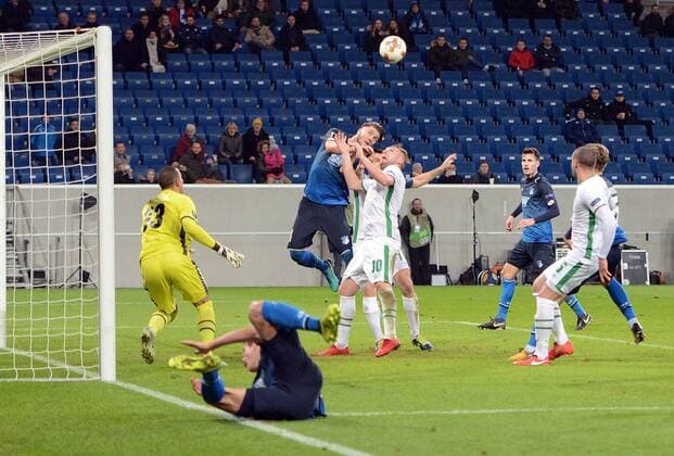 07.12.2017, xhbx, Fussball Europa League, TSG 1899 Hoffenheim - Rasgrad, emspor, v.l. Ermin Bicakcic (TSG 1899 Hoffenheim) vergibt kurz vor Schluss Sinsheim