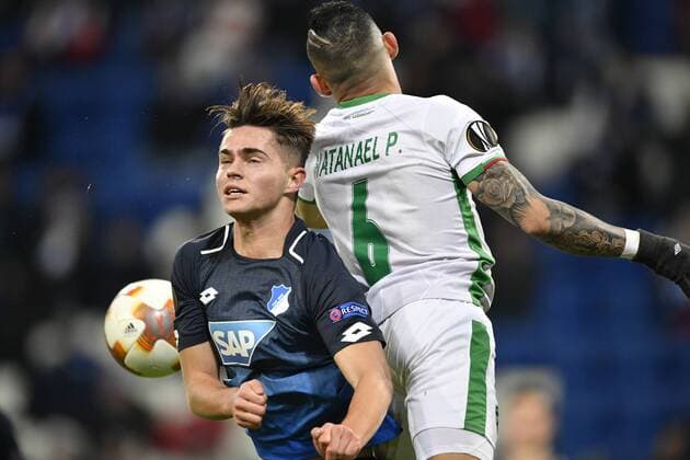 Kopfballduell, Zweikampf, Aktion Johannes Bühler TSG 1899 Hoffenheim gegen Natanael PFC Ludogorets Razgrad TSG 1899 Hoffenheim vs PFC Ludogorets Razgrad Europa League 07.12.2017 TSG 1899 Hoffenheim vs PFC Ludogorets Razgrad