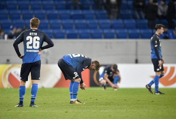 Nach Spielende: Enttäuschung bei Hoffenheim David Otto TSG 1899 Hoffenheim Meris Skenderovic TSG 1899 Hoffenheim TSG 1899 Hoffenheim vs PFC Ludogorets Razgrad Europa League 07.12.2017 TSG 1899 Hoffenheim vs PFC Ludogorets Razgrad