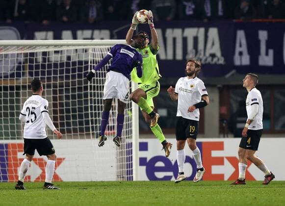 SOCCER - EL, A.Wien vs Athen VIENNA,AUSTRIA,07.DEC.17 - SOCCER - UEFA Europa League, FK Austria Wien vs AEK Athen. Image shows Kostas Galanopoulos (AEK Athen), Abdul Kadiri Mohammed (A.Wien), Panagiotis Tsintotas (AEK Athen), Dmytro Chygrynskiy (AEK Athen) and Ognjen Vranjes (AEK Athen). GEPAxpictures xChristianxOrt