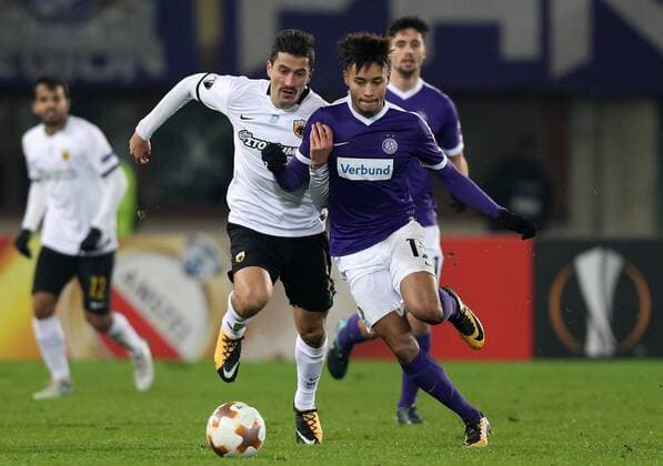 SOCCER - EL, A.Wien vs Athen VIENNA,AUSTRIA,07.DEC.17 - SOCCER - UEFA Europa League, FK Austria Wien vs AEK Athen. Image shows Panagiotis Kone (AEK Athen) and Michael Blauensteiner (A.Wien). GEPAxpictures xChristianxOrt