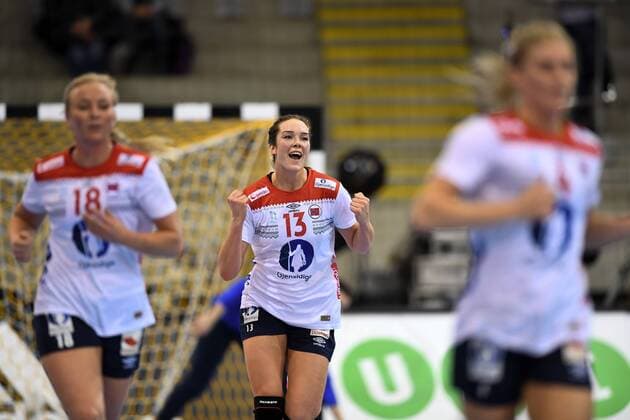 Handball, WM Damen, Tschechien - Norwegen 171207 Norges Kari Brattset jublar i matchen mellan Tjeckien och Norge under handbolls-VM den 7 december 2017 i Bietigheim Bissingen. Copyright: CARLxSANDIN BB171207CS091