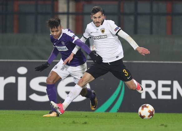 SOCCER - EL, A.Wien vs Athen VIENNA,AUSTRIA,07.DEC.17 - SOCCER - UEFA Europa League, FK Austria Wien vs AEK Athen. Image shows Michael Blauensteiner (A.Wien) and Helder Lopes (AEK Athen). GEPAxpictures xChristianxOrt