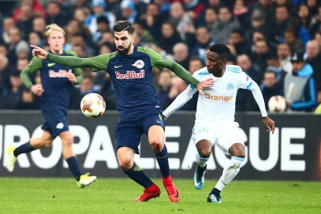 SOCCER - EL, Marseille vs RBS MARSEILLE,FRANCE,07.DEC.17 - SOCCER - UEFA Europa League, Olympique de Marseille vs Red Bull Salzburg. Image shows Munas Dabbur (RBS) and Bouna Sarr (Marseille). GEPAxpictures xFelixxRoittner