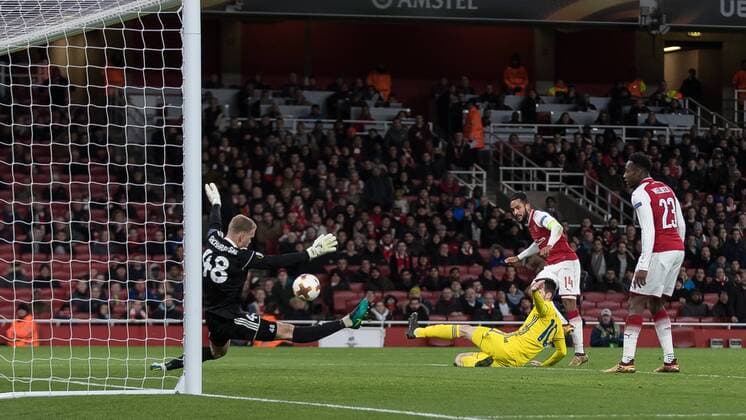 Football - UEFA 2017 2018 Europa League - Group H: Arsenal vs. FC BATE Borisov Theo Walcott (Arsenal FC) drives home Arsenals second goal at The Emirates. COLORSPORT DANIEL BEARHAM  csp_ars_bat_071217_
