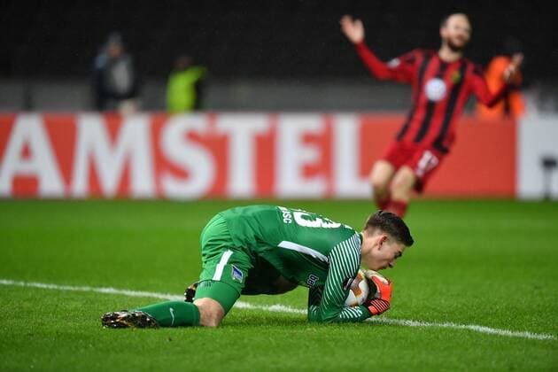 Jonathan Klinsmann (Torwart Hertha BSC), hat den Ball Hertha BSC Berlin - Östersunds FK Europa League, Gruppenphase, Rückspiel, Fußball, Fussball, soccer, Herren, Männer, Maenner, Deutschland, Germany Berlin, 7.12.2017, Olympiastadion