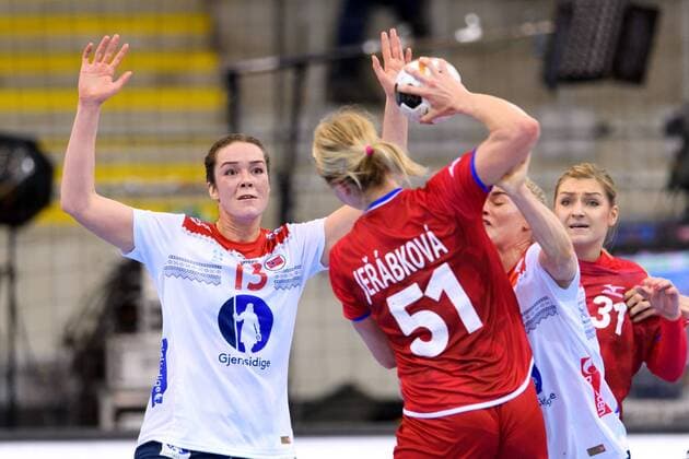 Handball, WM Damen, Tschechien - Norwegen 171207 Norges Kari Brattset i matchen mellan Tjeckien och Norge under handbolls-VM den 7 december 2017 i Bietigheim Bissingen. Copyright: CARLxSANDIN BB171207CS111