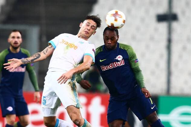 SOCCER - EL, Marseille vs RBS MARSEILLE,FRANCE,07.DEC.17 - SOCCER - UEFA Europa League, Olympique de Marseille vs Red Bull Salzburg. Image shows Lucas Ocampos (Marseille) and Reinhold Yabo (RBS). GEPAxpictures xFelixxRoittner