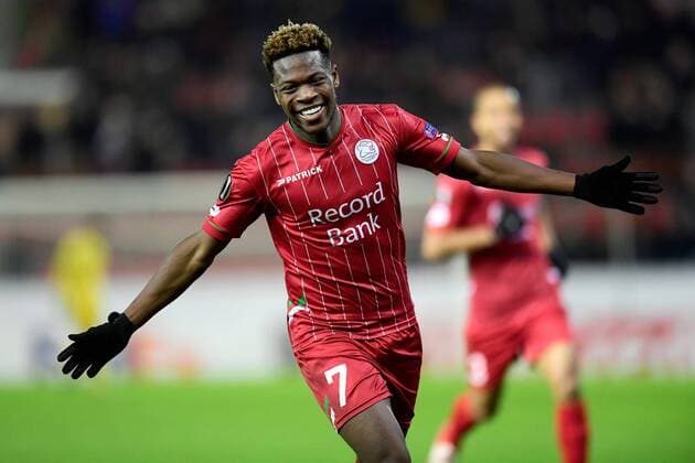 WAREGEM, BELGIUM - DECEMBER 7 : Aaron Leya Iseka forward of SV Zulte Waregem celebrates scoring a goal during the UEFA Europa League group K stage match between SV Zulte Waregem and SS Lazio Roma in the Regenboog stadium on December 07, 2017 in Waregem, Belgium, 7 12 2017 FOOTBALL : SV Zulte Waregem v Lazio : UEFA Europa League - 07 12 2017 PHOTONEWS PANORAMIC  775031126