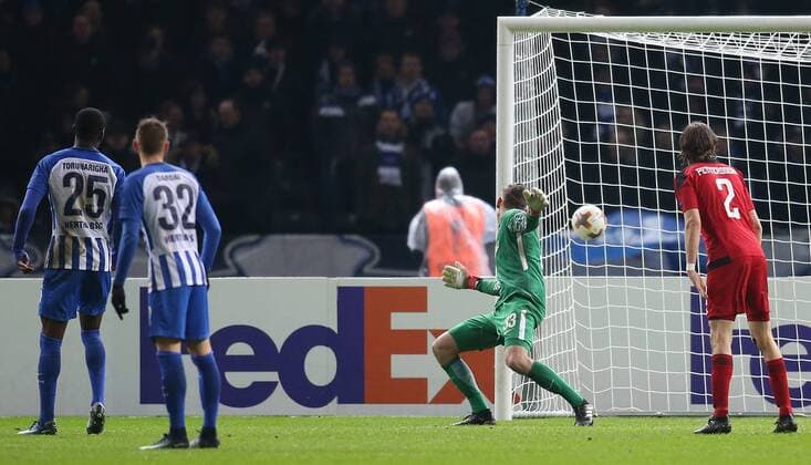 Berlin, Olympiastadion Berlin, Europa League, Hertha BSC gegen Östersunds FK Bild:Sotirius Papagiannopoulos zum 1:0 für Östersund Fußball - Europa League - Hertha BSC - Östersunds FK