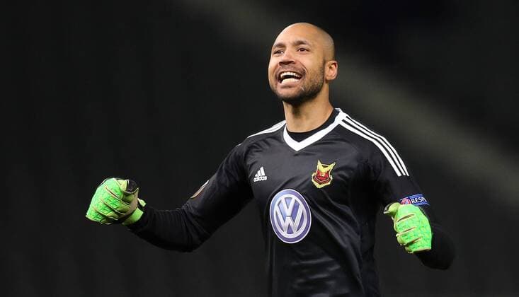 Berlin, Olympiastadion Berlin, Europa League, Hertha BSC gegen Östersunds FK Bild: Aly Keita frut sich über das 1:0 von Sotirius Papagiannopoulos für Östersund Fußball - Europa League - Hertha BSC - Östersunds FK