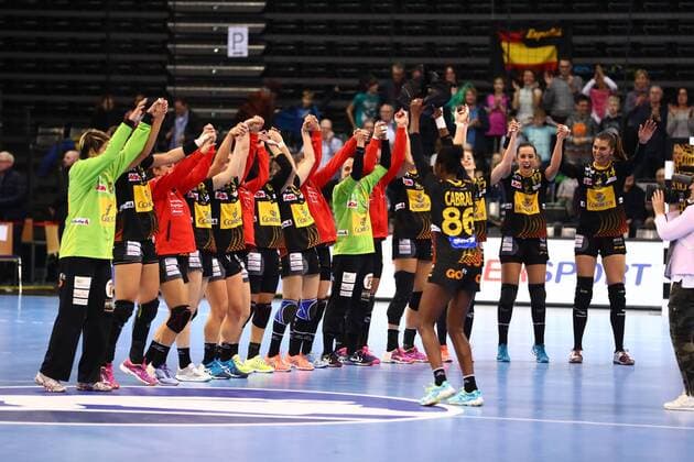 die spanische Mannschaft bejubelt das Unentschieden, Spanien vs Frankreich, IHF Frauen Handball Weltmeisterschaft, 07.12.2017, Fotograf Neis Eibner Trier Copyright: xEibner-Pressefoto AlexanderxNeisx EP_ANS