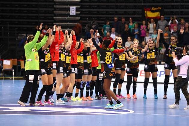 die spanische Mannschaft bejubelt das Unentschieden, Spanien vs Frankreich, IHF Frauen Handball Weltmeisterschaft, 07.12.2017, Fotograf Neis Eibner Trier Copyright: xEibner-Pressefoto AlexanderxNeisx EP_ANS