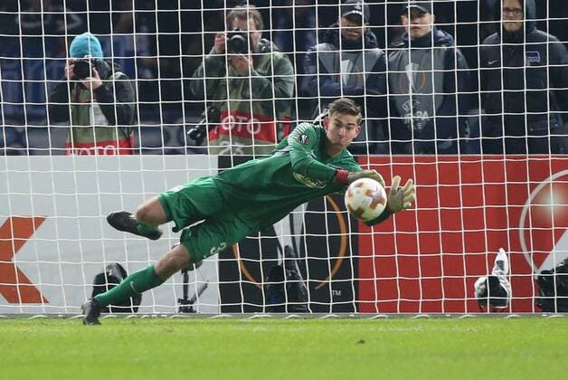 GER, Europa League, Hertha BSC VS. astersund FK 07.12.2017, OLympiastadion, Berlin, GER, Europa League, Hertha BSC VS. astersund FK, im Bild 11m gehalten von Jonathan Klinsmann (Hertha BSC Berlin 33)