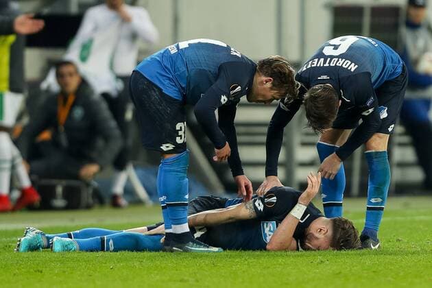 Bilder des Tages - SPORT Sinsheim, Deutschland 07.12.2017, UEFA Europa League - 2017 18 Season, Gruppenphase - Gruppe C - 6. Spieltag, TSG 1899 Hoffenheim - PFC Ludogorets 1945 , Ermin Bicakcic (TSG) am Boden ( DeFodi507
