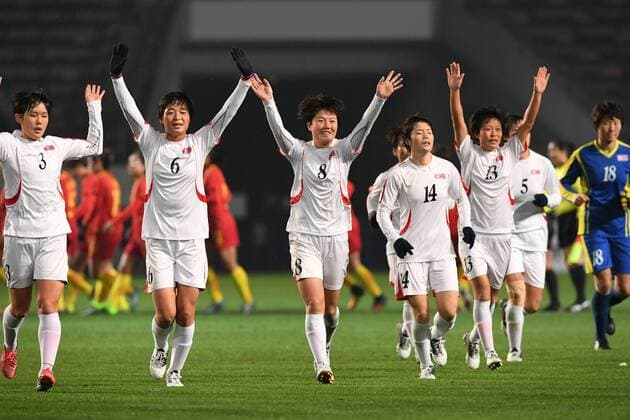 Fußball, Damen, Nordkorea - China (171208) -- CHIBA, Dec. 8, 2017 -- Players of the Democratic People s Republic of Korea (DPRK) wave to the spectators after the women s football match between the DPRK and China at the EAFF E-1 football championship in Chiba, Japan, Dec. 8, 2017. China lost 0-2. Ma Caoran) (SP)JAPAN-CHIBA-FOOTBALL-EAFF-EAST ASIA CUP HuaxYi 