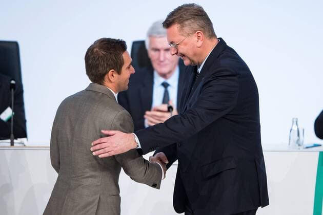 08.12.2017, xfux, Fussball Außerordentlicher DFB-Bundestag 2017, emspor v.l. Former German national player Philipp Lahm is awarded as German national team Nationalteam honorary team captain by DFB President Reinhard Grindel during the Extraordinary DFB Bundestag at Messe Frankfurt on December 8, 2017 in Frankfurt am Main, Germany. Frankfurt am Main