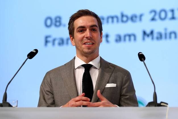 08.12.2017, xfux, Fussball Außerordentlicher DFB-Bundestag 2017, emspor v.l. Newly awared honorary captain of the German national team Nationalteam and German UEFA EURO EM Europameisterschaft Fussball 2024 campaign ambassador Philipp Lahm talks to the audience during the Extraordinary DFB Bundestag at Messe Frankfurt on December 8, 2017 in Frankfurt am Main, Germany. Frankfurt am Main