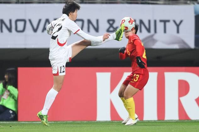 CHIBA, JAPAN - DECEMBER 08: Ren Guixin 23 of China and Kim Yun Mi 12 of North Korea compete for the ball during the EAFF E-1 Women s Football Championship between China and North Korea at Fukuda Denshi Arena on December 8, 2017 in Chiba, Japan.  Copyright: xVCGx CFP111140196017 