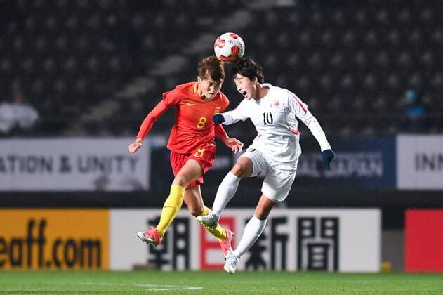CHIBA, JAPAN - DECEMBER 08: Ma Jun 8 of China and Ri Kyong Hyang 10 of North Korea compete for the ball during the EAFF E-1 Women s Football Championship between China and North Korea at Fukuda Denshi Arena on December 8, 2017 in Chiba, Japan.  Copyright: xVCGx CFP111140204434 