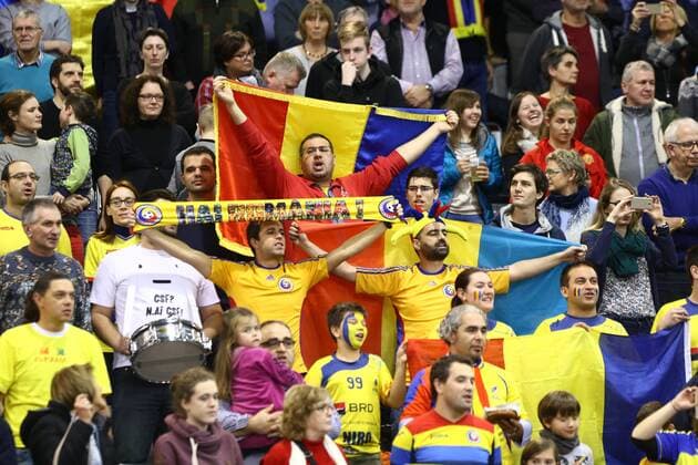 rumainische Fans, Frankreich vs Rumaenien, IHF Frauen Handball Weltmeisterschaft, 08.12.2017, Fotograf Neis Eibner Trier Copyright: xNeisx Eibner-Pressefotox EP_ans