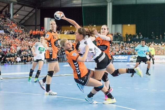 GER, IHF WM 2017, Deutschland (GER) vs. Niederlande (NLD) 08.12.2017, Arena, Leipzig, GER, IHF WM 2017, Deutschland (GER) vs. Niederlande (NLD), im Bild Xenia Smits ( 11, Deutschland),