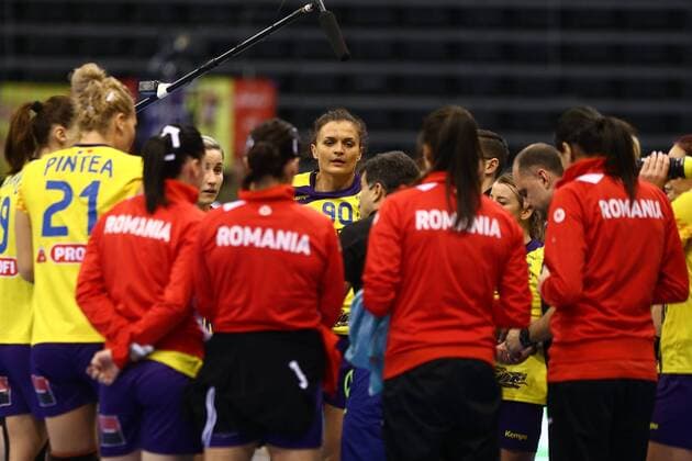 Auszeit der Rumaeninnen, Frankreich vs Rumaenien, IHF Frauen Handball Weltmeisterschaft, 08.12.2017, Fotograf Neis Eibner Trier Copyright: xNeisx Eibner-Pressefotox EP_ans