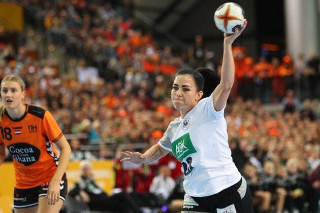 Germany Deutschland vs. Netherlands Niederlande, 08.12.2017 23rd IHF Women s Handball World Championship WM Weltmeisterschaft Germany 2017, Preliminary round, Group D, Germany vs. Netherlands, Arena Leipzig. Handball Weltmeisterschaft der Frauen, Vorrunde, Gruppe D, Deutschland vs. Niederlande, Holland. Im Bild: Svenja Huber ( 23, GER).