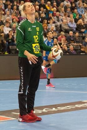 GER, IHF WM 2017, Brasilien (BRA) vs Montenegro (MNE) 08.12.2017, EWE Arena, Oldenburg, Germany, 23.IHF World Championship WM Weltmeisterschaft 2017 Women, first round, Group C, Brasilien vs Montenegro, im Bild Barbara ARENHART (Brasilien 12)