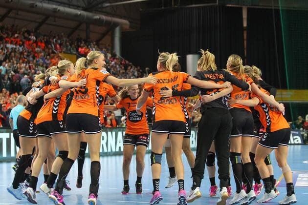 Germany Deutschland vs. Netherlands Niederlande, 08.12.2017 23rd IHF Women s Handball World Championship WM Weltmeisterschaft Germany 2017, Preliminary round, Group D, Germany vs. Netherlands, Arena Leipzig. Handball Weltmeisterschaft der Frauen, Vorrunde, Gruppe D, Deutschland vs. Niederlande, Holland. Im Bild: Team, Mannschaft, Netherlands, Jubel, Sieg, Winners.