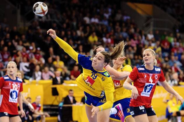 Handball, WM Damen, Norwegen - Schweden 171208 Sveriges Anna Lagerquist skjuter i matchen mellan Norge och Sverige under handbolls-VM den 8 december 2017 i Bietigheim Bissingen. Copyright: CARLxSANDIN BB171208CS037
