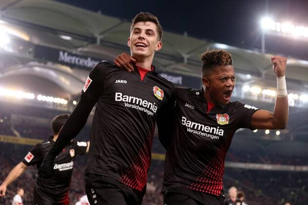 Themen der Woche Bilder des Tages - SPORT Kai Havertz ( Bayer 04 Leverkusen 29 ) Leon Bailey ( Bayer 04 Leverkusen 9 ) Jubel nach dem 0:1,, VfB Stuttgart vs. Bayer 04 Leverkusen, 1.Bundesliga, Fussball, 08.12.2017, Stuttgart *** Kai Havertz Bayer 04 Leverkusen 29 Leon Bailey Bayer 04 Leverkusen 9 Jubilee after 0 1 VfB Stuttgart vs Bayer 04 Leverkusen 1 Bundesliga Soccer 08 12 2017 Stuttgart Copyright: xLanger Eibner-Pressefotox EP_HLR