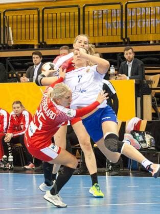 GER, IHF WM 2017, Dänemark (DEN) vs Russland (RUS) 08.12.2017, EWE Arena, Oldenburg, Germany, 23.IHF World Championship WM Weltmeisterschaft 2017 Women, first round, Group C, Dänemark vs Russland, im Bild Trine Ostergaard JENSEN ( DEN 25 ) Mette TRANBORG ( DEN 18 ) Daria DMITRIEVA (RUS 7)