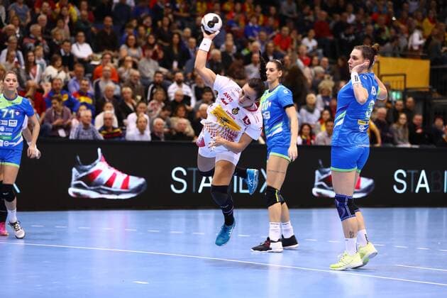 Paula Garcia Avila (Spanien) beim Wurf, Spanien vs Slowenien, IHF Frauen Handball Weltmeisterschaft, 08.12.2017, Fotograf Neis Eibner Trier Copyright: xEibner-Pressefoto AlexanderxNeisx EP_ANS
