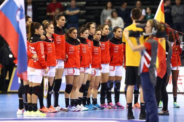 die spanische Mannschaft vor dem Spiel, Spanien vs Slowenien, IHF Frauen Handball Weltmeisterschaft, 08.12.2017, Fotograf Neis Eibner Trier Copyright: xEibner-Pressefoto AlexanderxNeisx EP_ANS
